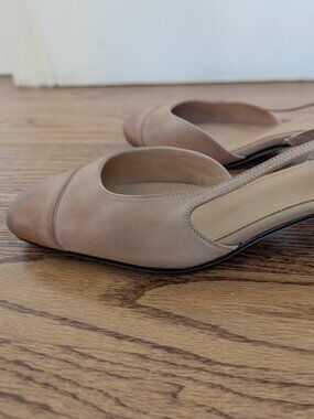 Handmade  neutral leather pumps